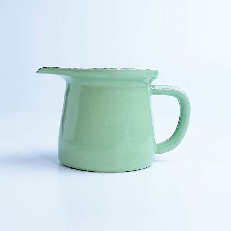 Retro tarzda nil yeşili emaye sosluk, vintage mutfak dekorasyonu için ideal.